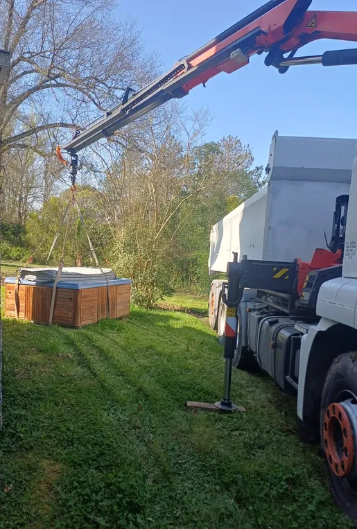 Détail du camion benne grue